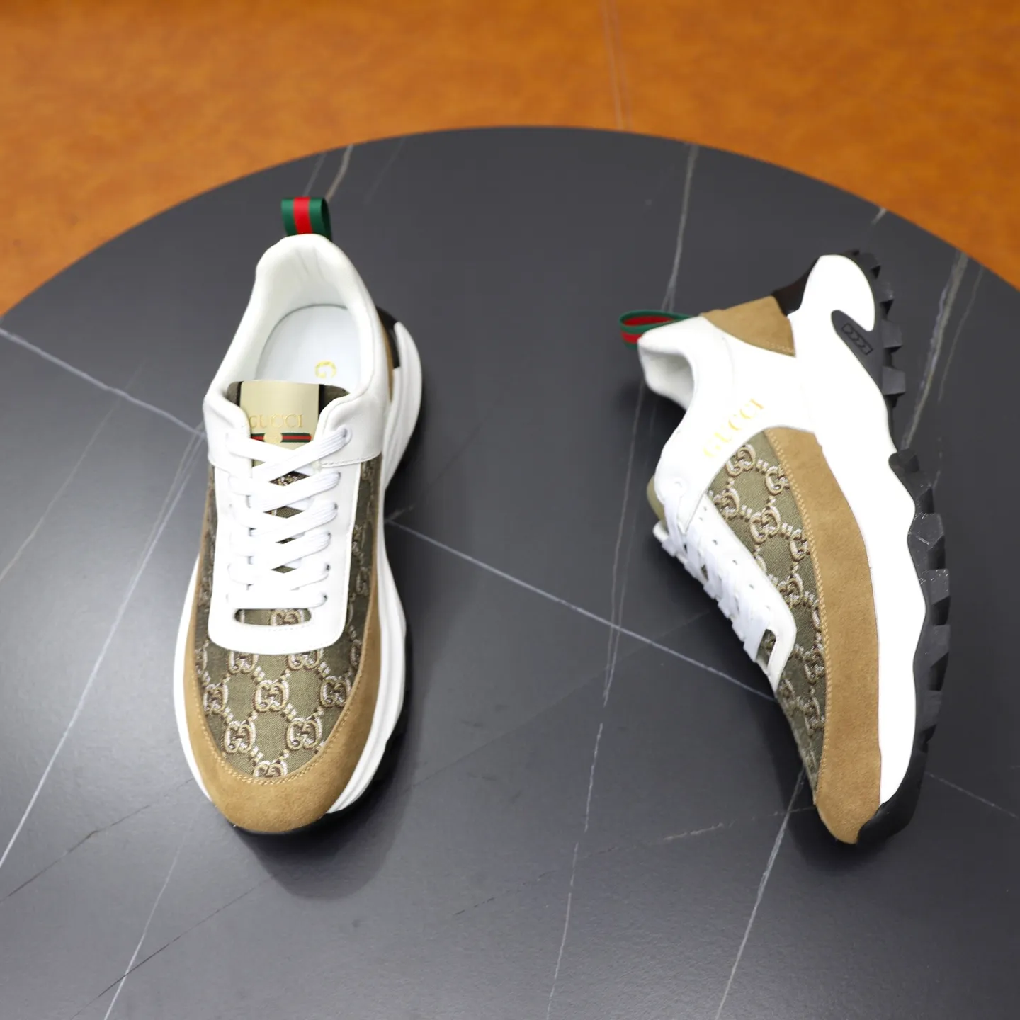 Ex-factory price: 462💰🙅‍♂️🙅‍♂️🙅‍♂️ Brand: GUCCI Standard code: 38-44 (45 customized) Grade: Same as the official website Material: Original leather splicing, comfortable and breathable lining, original wear-resistant outsole Style category: Men's fashionable casual shoes, running shoes, noble luxury brand elements, top luxury Color: actual picture color